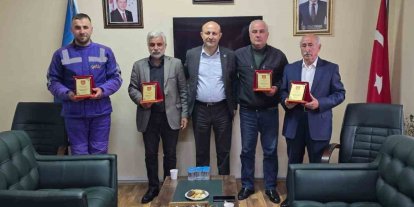 Kars’ta yılın şoförlerine plaket verildi