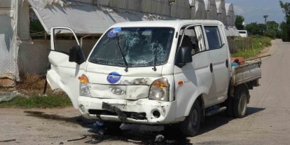 Kamyon ile hafif ticari araç çarpıştı: 2 yaralı