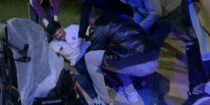 Virajı alamayan motosiklet kaldırıma çarptı: 2 yaralı