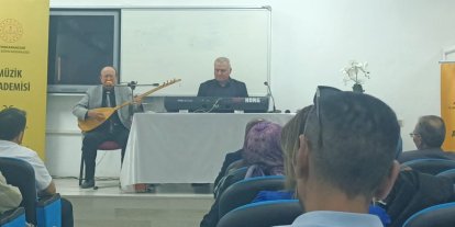 Afyonkarahisar’da Yerel Sanatçı Nevzat Altındağ öğretmenlerle buluştu