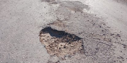 Gediz Dereköy yolu sürücülere çile oldu