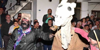 Asırlık ’deve oyunu’ Sındırgı’da canlandırıldı