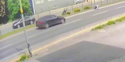 Motosiklet havada takla attı, sürücü metrelerce sürüklendi