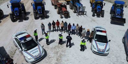 Aksaray’da jandarmadan çiftçilere eğitim, traktörlere reflektör