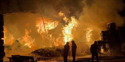 Bursa’da palet fabrikası alevlere teslim oldu