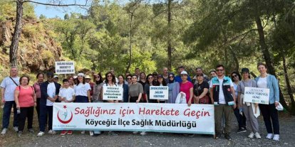 Köyceğiz’de sağlıkçılar Toparlar Şelalesi’ne yürüdü
