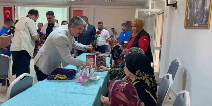 Osmaniye’de huzurevinde kalan annelerin günü kutlandı