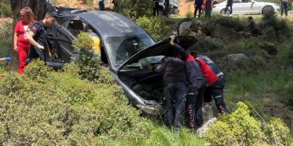 Burdur’da kamyonet ile otomobil çarpıştı: 3 yaralı
