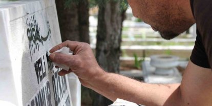 300 mezara gözü gibi bakıyor, Avrupa’dan müşterileri var
