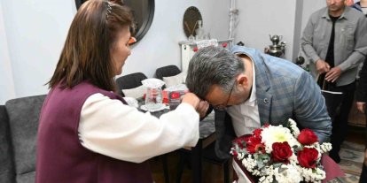 Vali Aksoy’dan şehit annesine Anneler Günü ziyareti