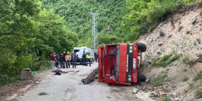 Artvin’de iş makinesi kaza yaptı: 1 ölü, 2 yaralı
