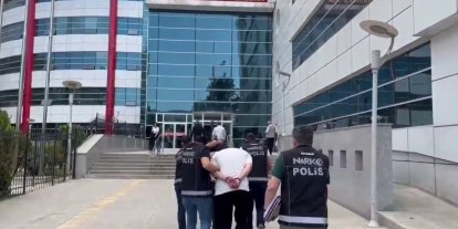 Zehir tacirleri polisten kaçamadı