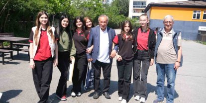 Huzurevi sakinleri ile liseli gençler bir araya geldi