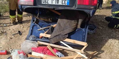 Mardin’de otomobil takla attı: 3 yaşındaki çocuk hayatını kaybetti, anne ve babası yaralandı