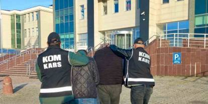 Kars’ta 9 yıl hapis cezaları bulunan ağabeyi ve kardeşi yakalandı