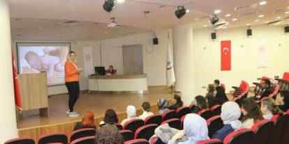 Kars'ta “Normal Doğum” Eğitimlerinin Üçüncü Grubu Başladı