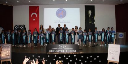 Akdeniz Çocuk Üniversitesi’nde mezuniyet coşkusu