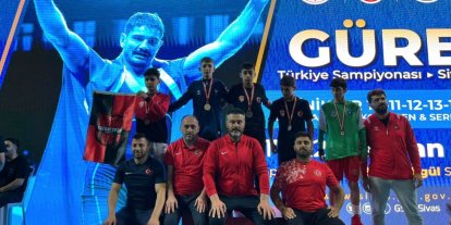 Denizlili güreşçiler Sivas’ta fırtına gibi esti