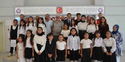 Ortaokul öğrencilerinden şiir programı