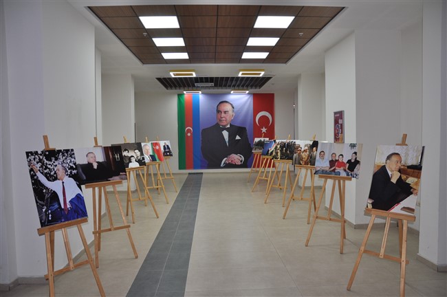 azerbaycanin-ulusal-lideri-haydar-aliyev-vefatinin-19-yilinda-karsta-anildi-13.jpg