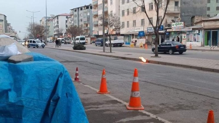 Iğdır’da akıl al almaz olay: Alev alan tüpü yolun ortasına attı