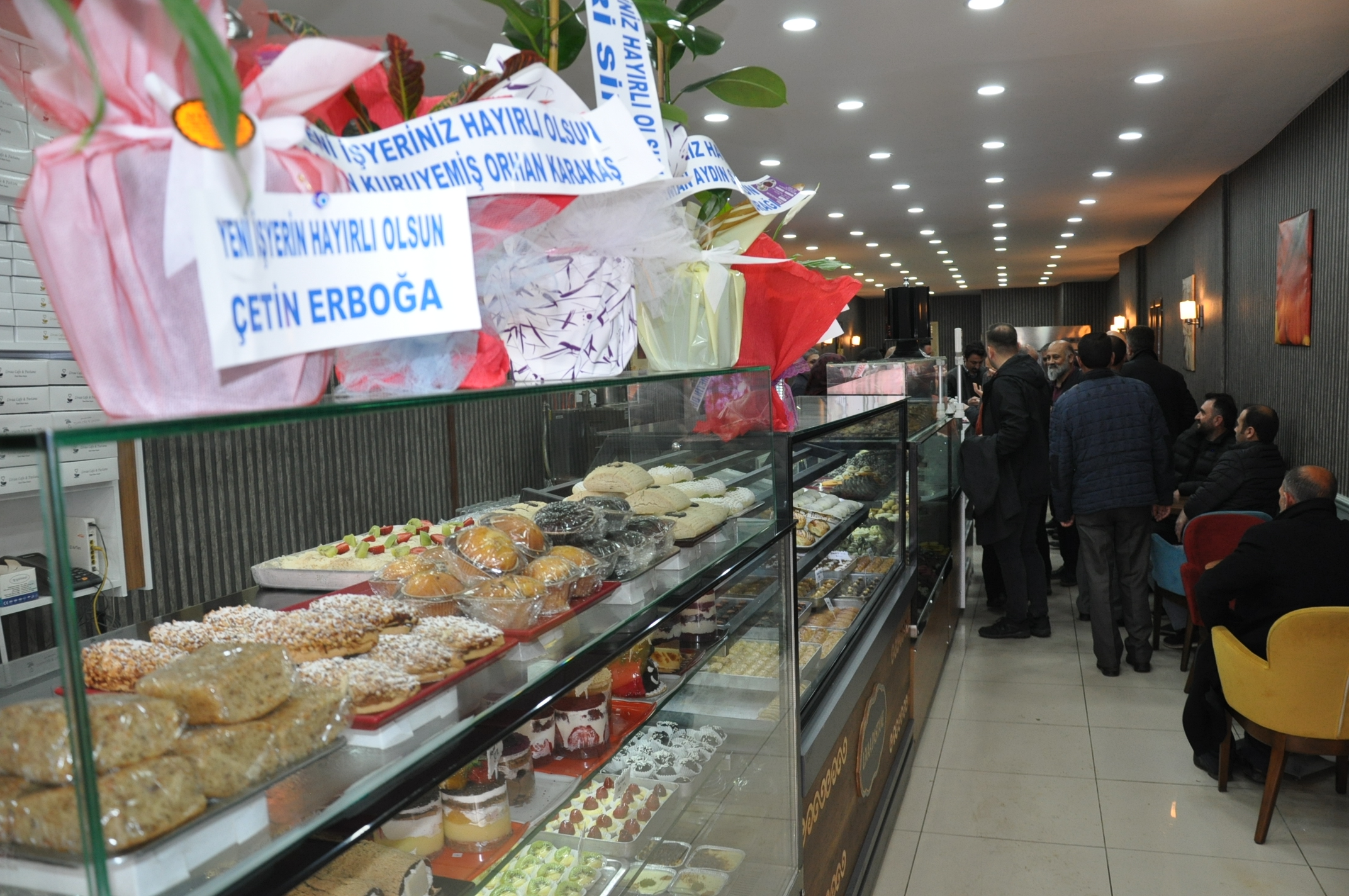 kars-liva-cafe-yenilenen-yuzuyle-acildi-3.jpg