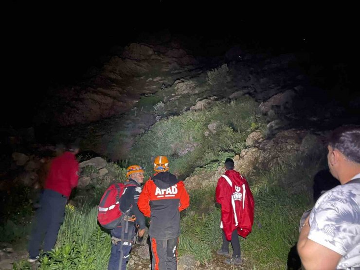 Erek Dağı’nda mahsur kalan 2 kişi drone yardımıyla kurtarıldı