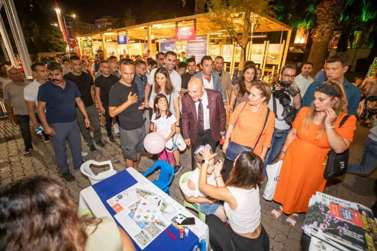 Başkan Soyer, 92. İzmir Enternasyonal Fuarı’nda ziyaretçilerle buluştu