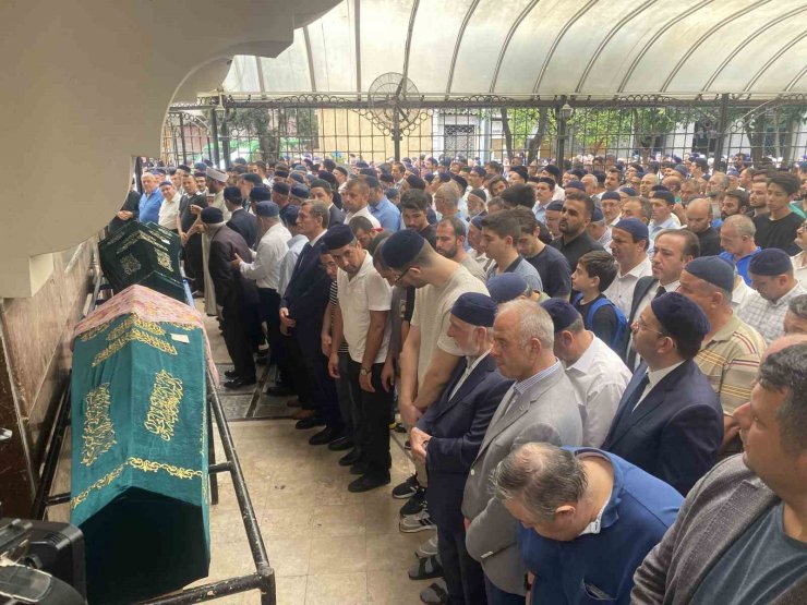 Kırklareli’nde selde hayatını kaybeden doktor ve eşi son yolculuğuna uğurlandı