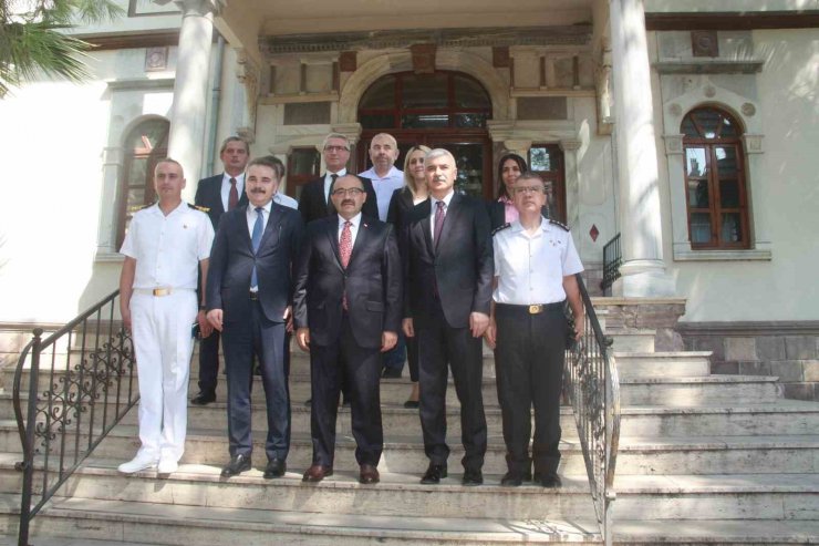 Vali İsmail Ustaoğlu’ndan ilk ilçe ziyareti Edremit’e