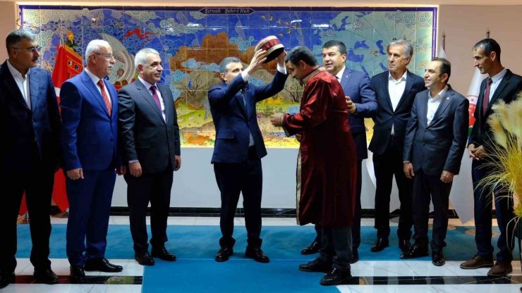 Şırnak’ta 36’ncı Ahilik Haftası programında kentin ahisine kaftan giydirildi