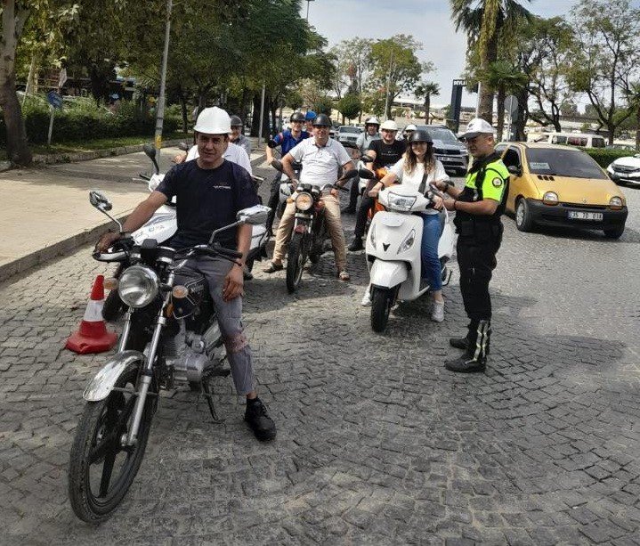 Salihli’de ’Kaskınla Yol Ver Hayata’ kampanyası