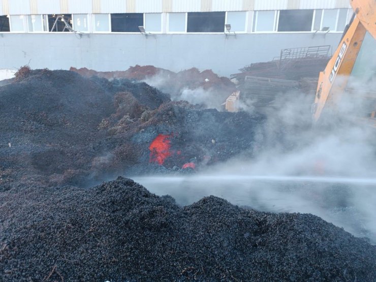 Antakya OSB’de çıkan hurda metal yangını korkuttu