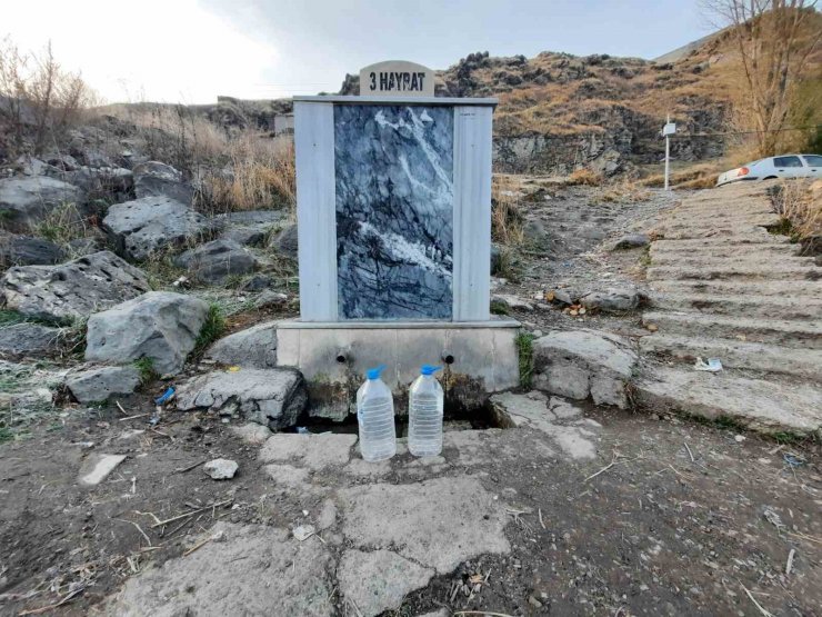 Kars’ta Hayrat Çeşmesi kurudu