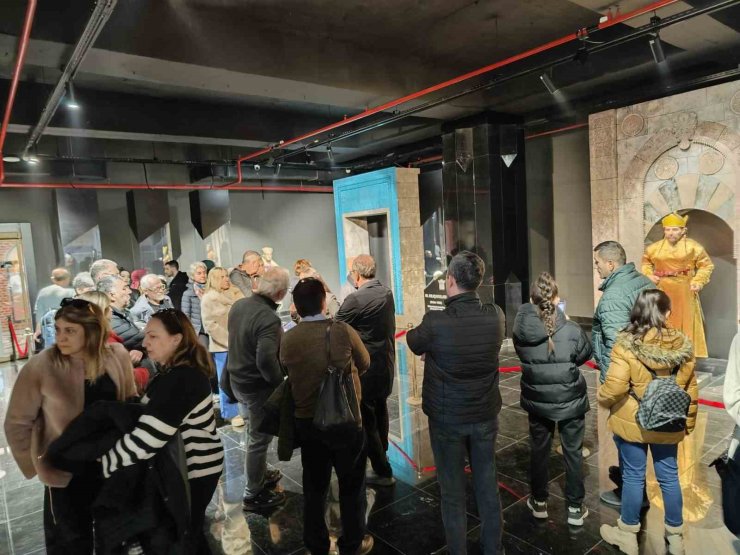 Darü’l-Mülk Sergi Sarayı’na yoğun ilgi