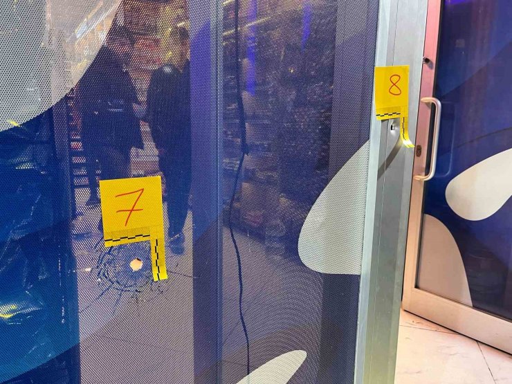 Esenyurt’ta tekel bayisine kurşun yağdırdılar