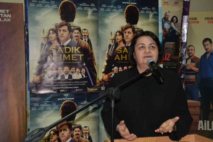 Sadık Ahmet’in eşi Işık Ahmet ve ailesi, filmin sonunda gözyaşlarına hakim olamadı