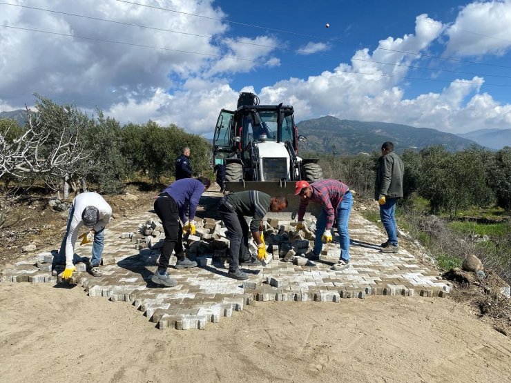 Feslek Mahallesi’nde yol yapım çalışmaları devam ediyor