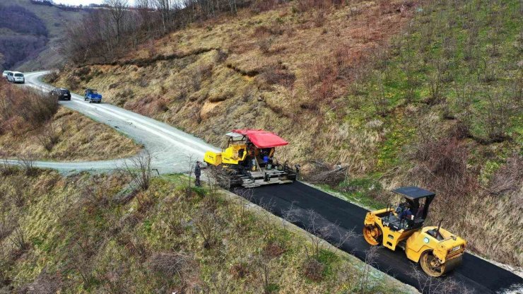 Ordu’da sıcak asfalt çalışmaları sürüyor