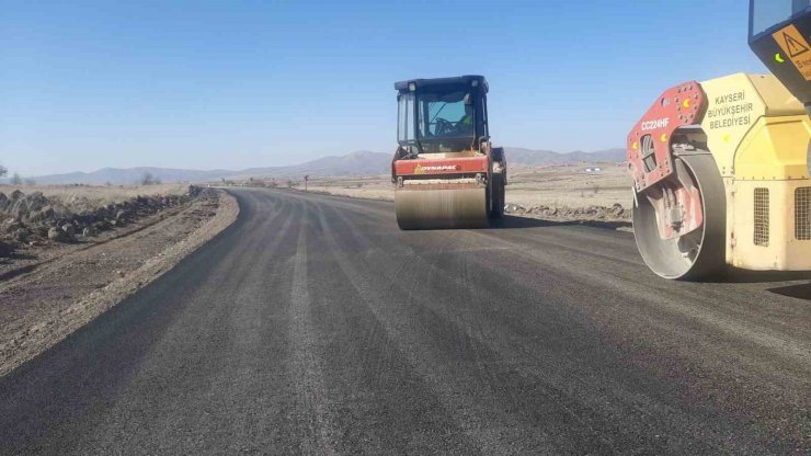 Taşhan’ı merkeze bağlayacak yolda çalışmalar devam ediyor