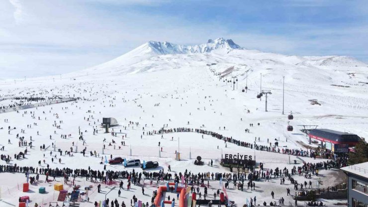 Erciyes Kayak Merkezi 2 buçuk ayda 2 milyon turiste ev sahipliği yaptı