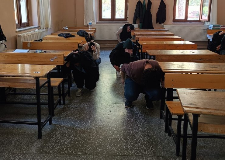 Aydın Mesleki ve Teknik Anadolu Lisesi’nde deprem tatbikatı gerçekleştirildi