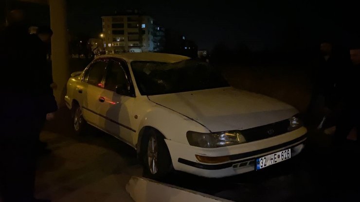 Isparta’da kamyonetle otomobil çarpıştı: 5 yaralı