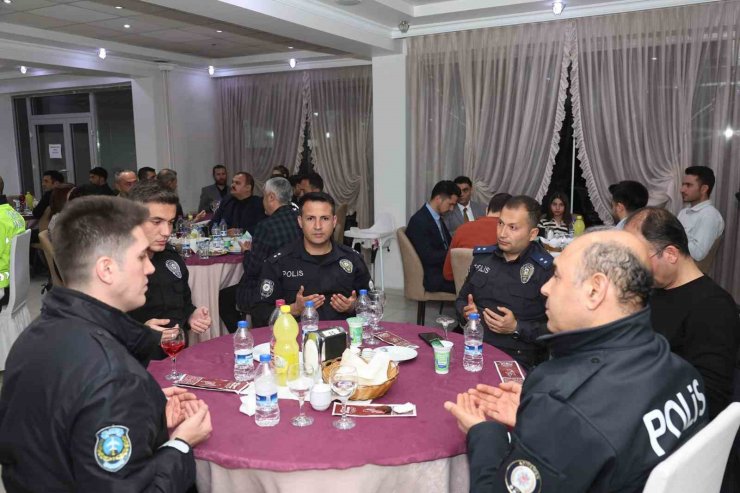 Polisler iftar yemeğinde bir araya geldi