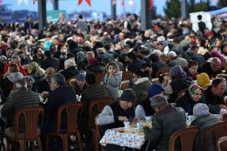 Merkezefendi’nin iftar sofrası Adalet Mahallesinde kuruldu