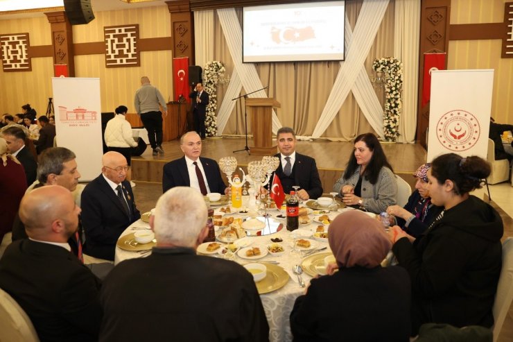 Vali Aslan, şehit akınları ve gazilerle iftar yaptı