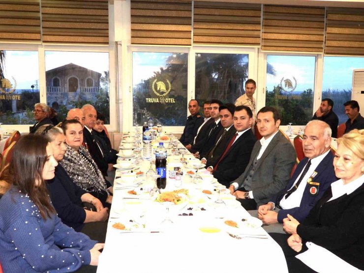 Samandağ’da şehit yakınları ve gaziler için iftar programı gerçekleştirildi