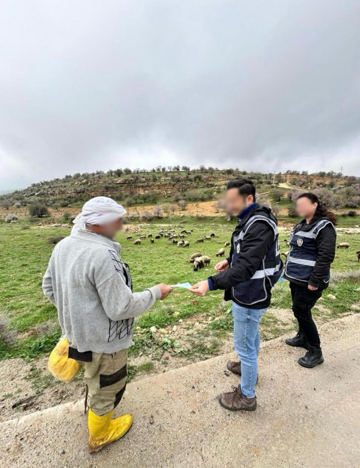 Mardin’de polis ekipleri dolandırıcılığa karşı vatandaşları bilgilendirdi