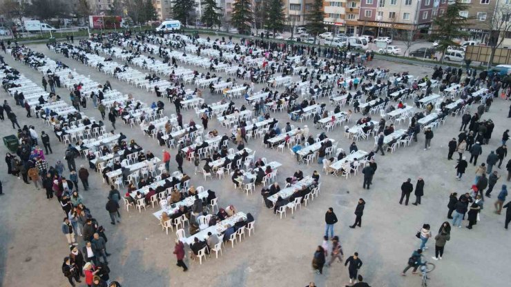 Kazım Kurt’tan Büyükdere’ye 5 bin kişilik dev iftar sofrası