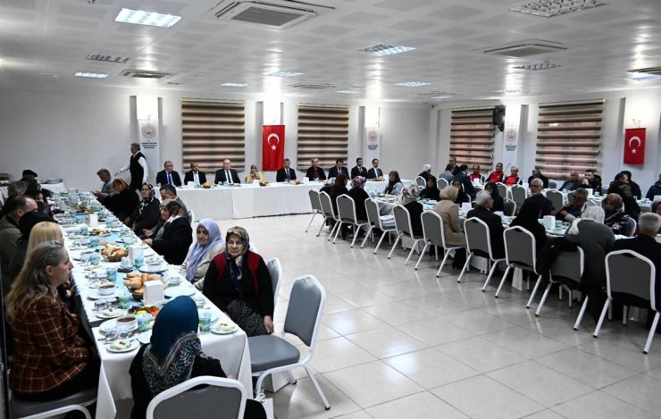 Osmaniye’de huzurevi sakinlerine iftar yemeği